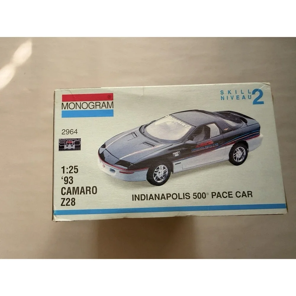 Monogram 1:25 93 Camaro Z28 Indianapolis 500 Pace Car Model Kit 2964 Open Box